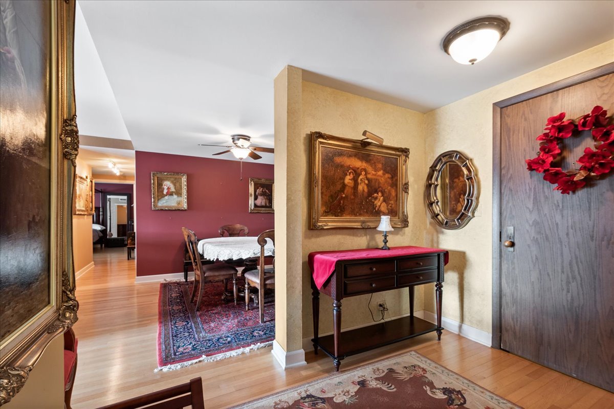 22 Park Lane, Unit 220 Park Ridge, IL 60068 - Photo 5 of 34