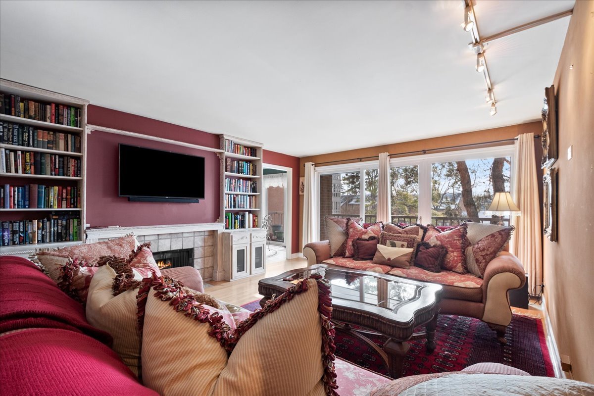 22 Park Lane, Unit 220 Park Ridge, IL 60068 - Photo 7 of 34