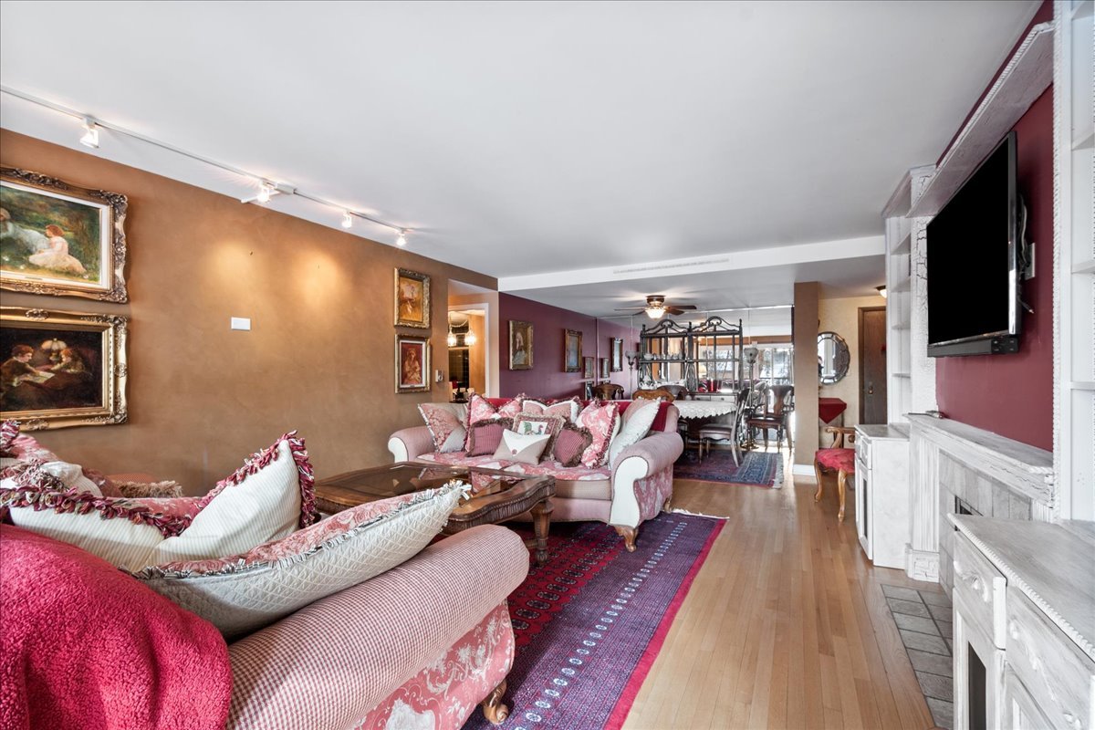 22 Park Lane, Unit 220 Park Ridge, IL 60068 - Photo 9 of 34