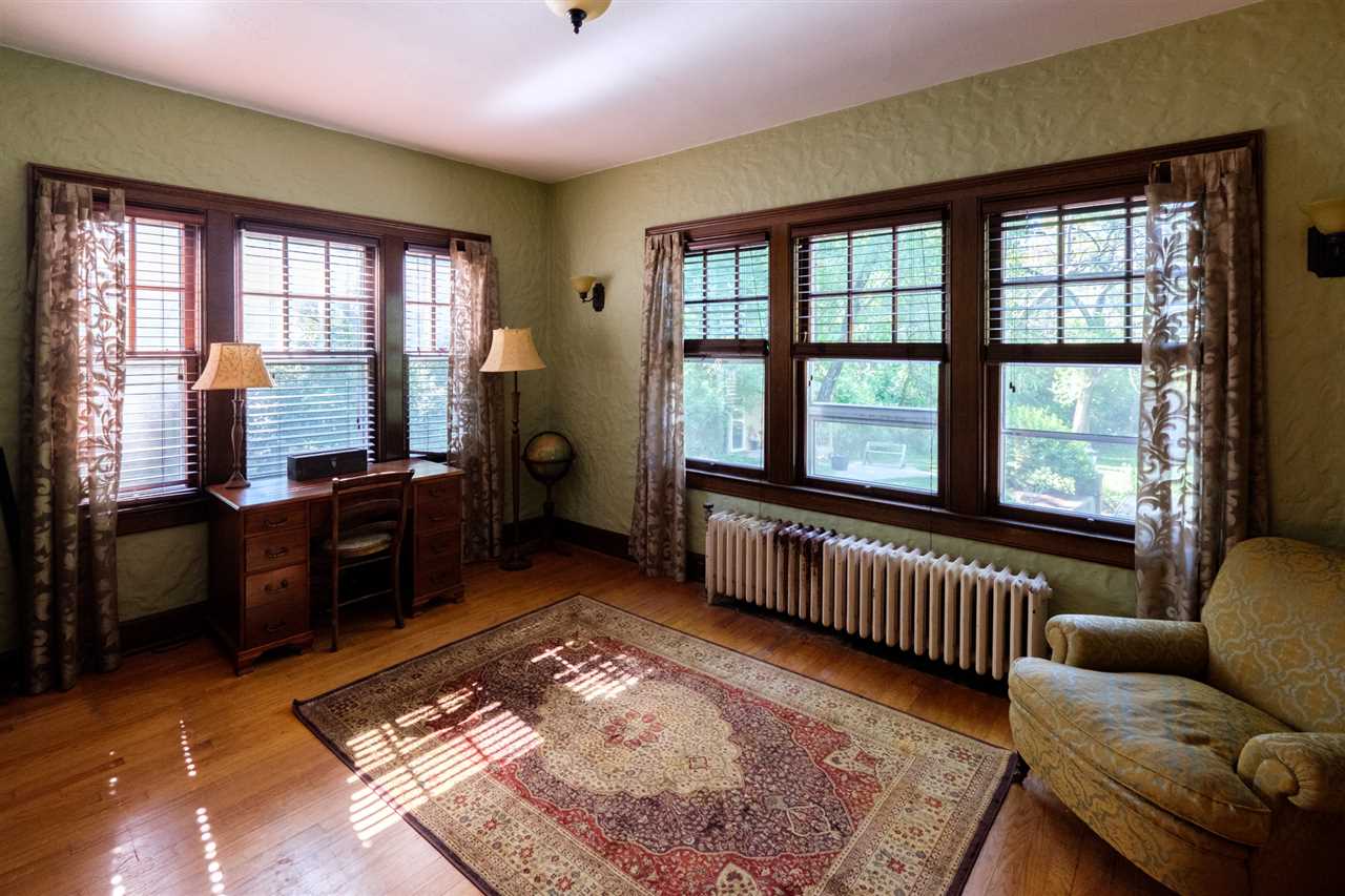 515 South Alpine Road Rockford, IL 61108 - Photo 6 of 25 a living room with furniture and windows