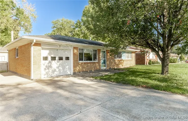 $214,900 | 927 Silverwood Drive, Clarksville, IN 47129