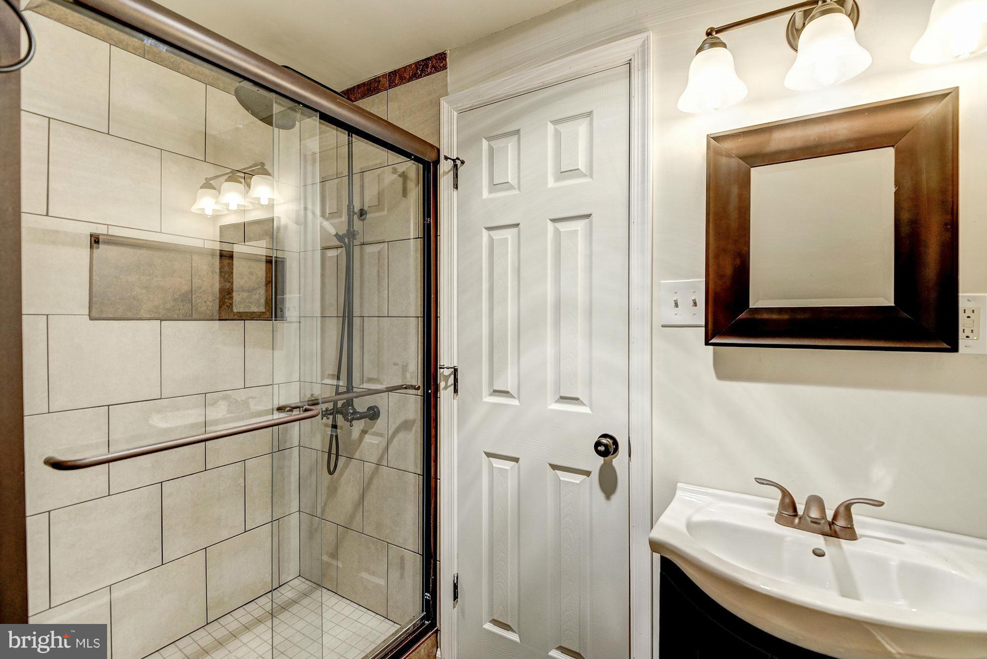 8104 Frye Road Alexandria, VA 22309 - Photo 17 of 21 Bath (Master)