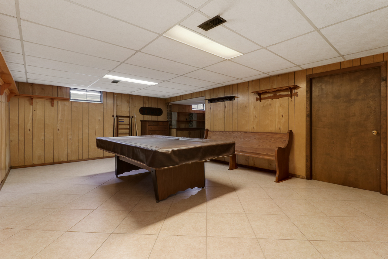 126 South Orr Drive Normal, IL 61761 - Photo 42 of 46 a room with furniture