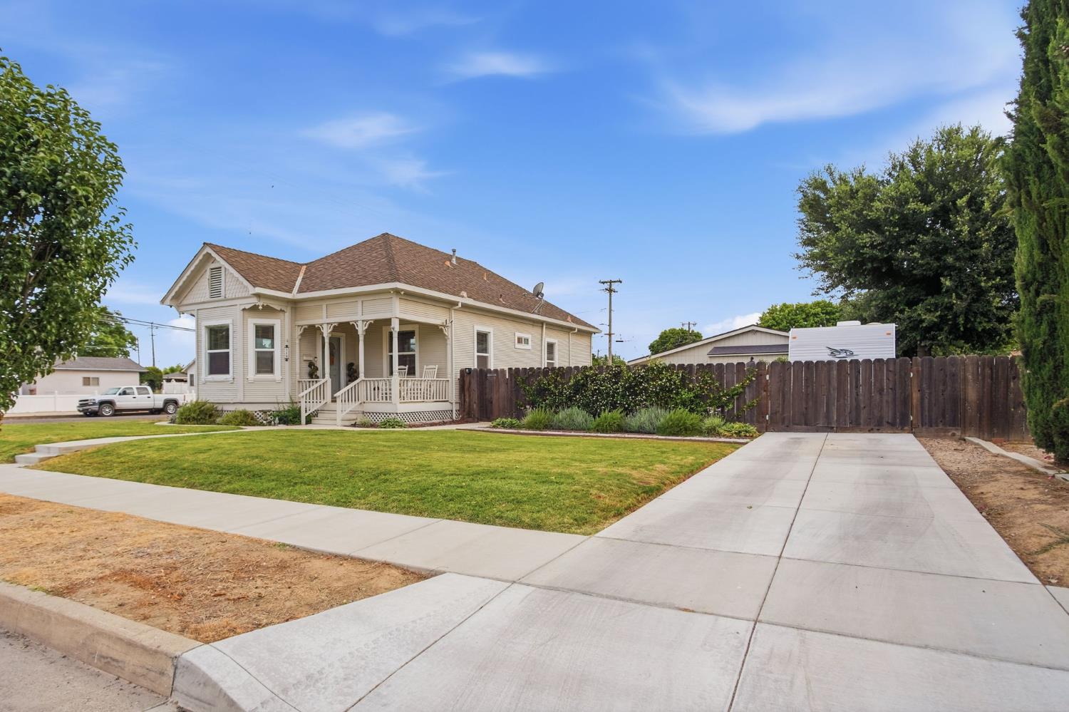 489 6th Street Gustine, CA 95322 - Photo 2 of 28