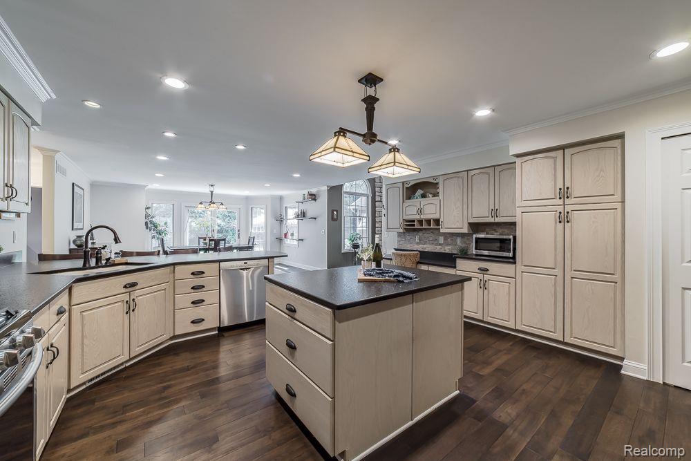 8360 Woodview Road Clarkston, MI 48348 - Photo 16 of 61 Wonderful layout
