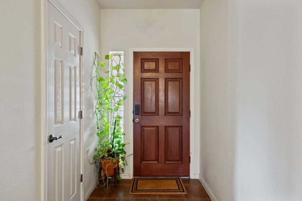11508 Gossamer Drive Austin, TX 78754 - Photo 16 of 40 Entrance Foyer
