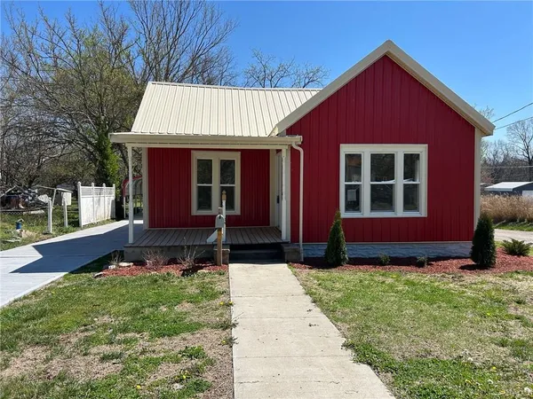 $189,950 | 607 South Pine Street, Holden, MO 64040