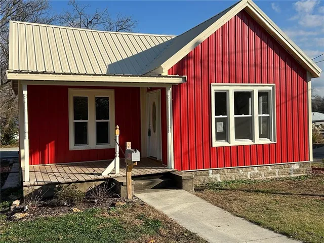 $195,000 | 607 South Pine Street, Holden, MO 64040