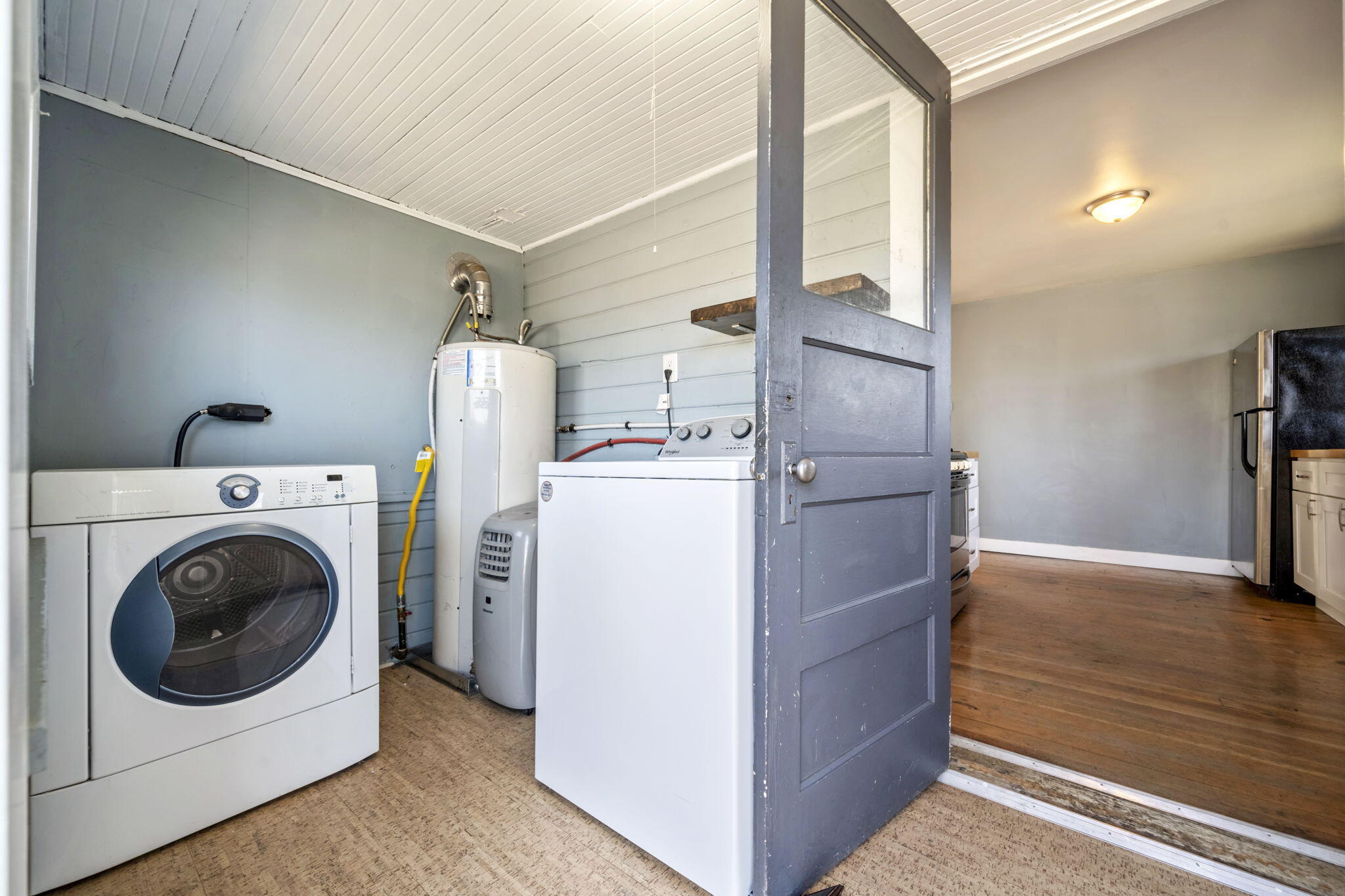 202 Southwest 3rd Street Redmond, OR 97756 - Photo 18 of 25 Laundry/mud room