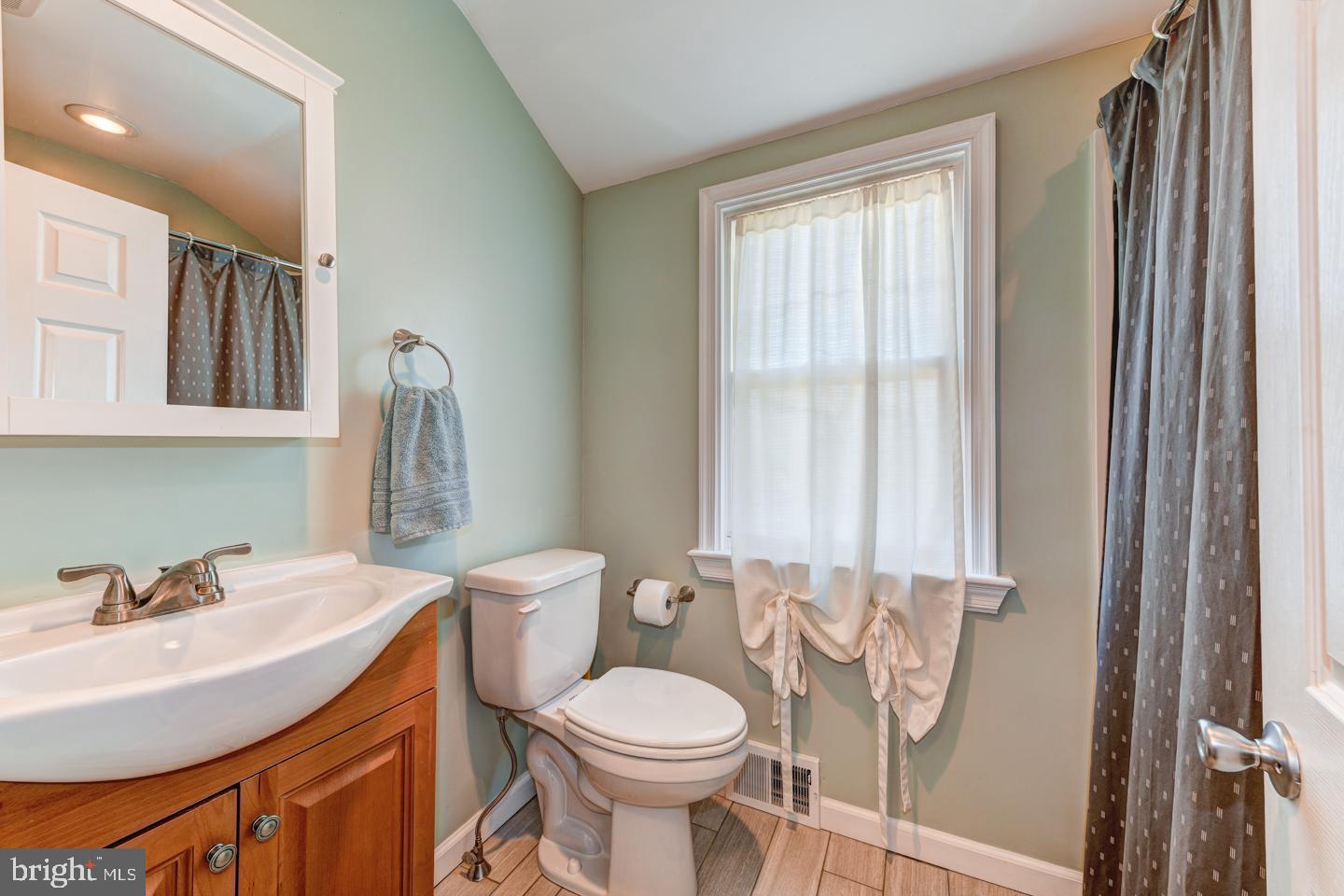 1877 Keith Road Abington, PA 19001 - Photo 22 of 33 Updated 2nd floor bathroom with tub/shower