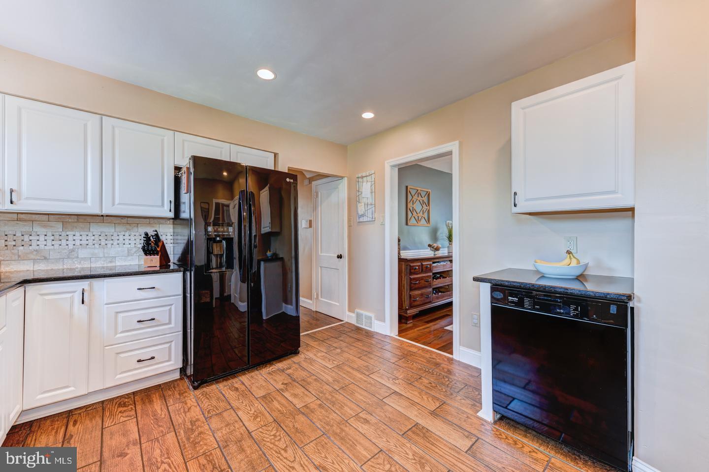 1877 Keith Road Abington, PA 19001 - Photo 10 of 33 Wood-look tile flooring & tile backsplash