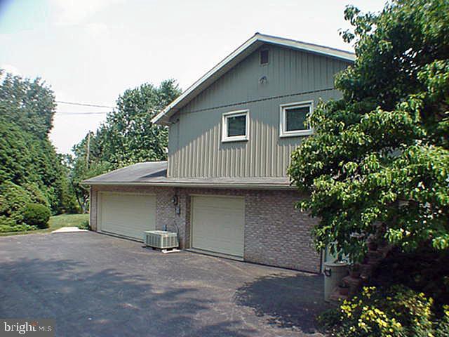 1012 Tracy Road Lancaster, PA 17601 - Photo 3 of 16