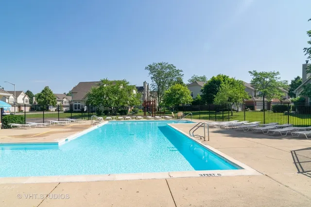 $285,000 | 205 Glasgow Lane, Unit V1, Schaumburg, IL 60107