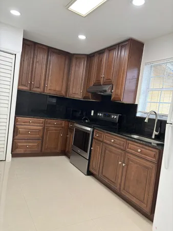 $2,500 | 710 Columbus Parkway, Unit FR, Hollywood, FL 33021