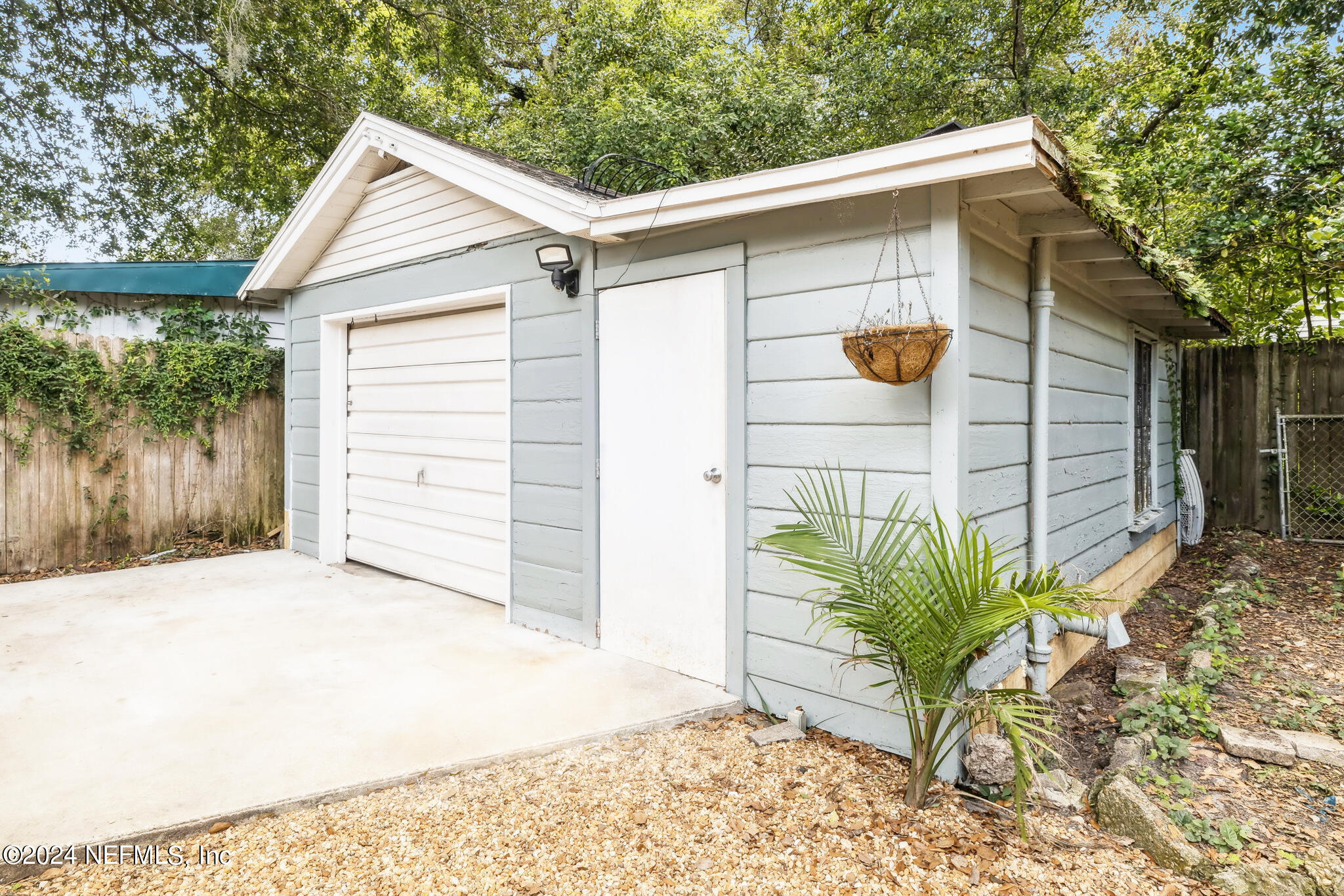4720 Sunderland Road Jacksonville, FL 32210 - Photo 5 of 36 Garage