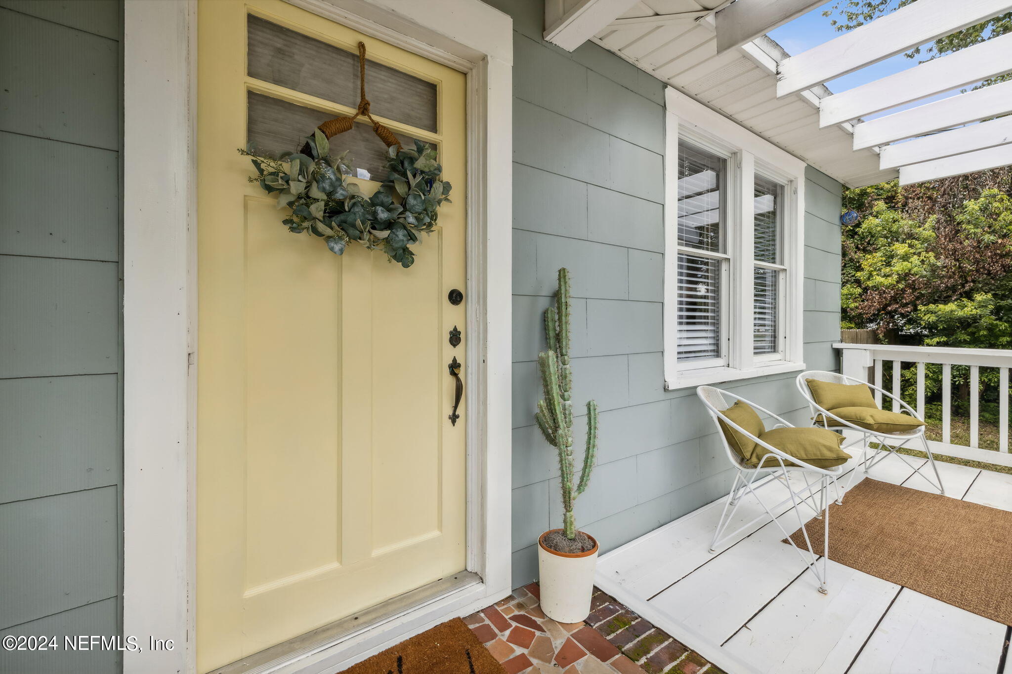 4720 Sunderland Road Jacksonville, FL 32210 - Photo 7 of 36 Welcome home, ready to come in?