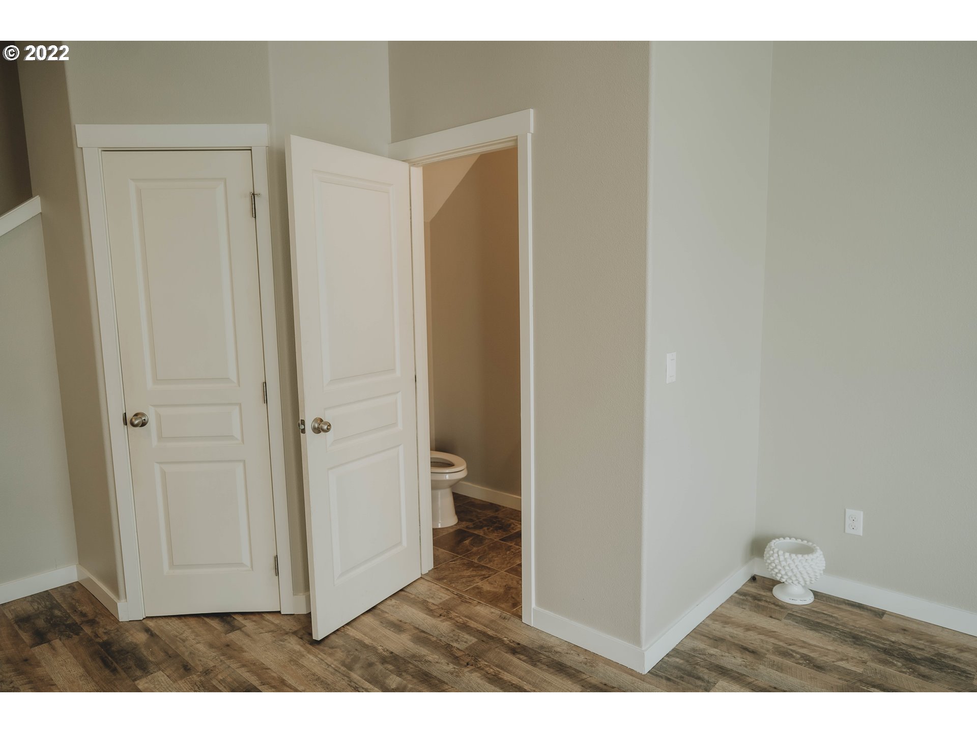 249 North 43rd Place Ridgefield, WA 98642 - Photo 6 of 32 a view of a bathroom