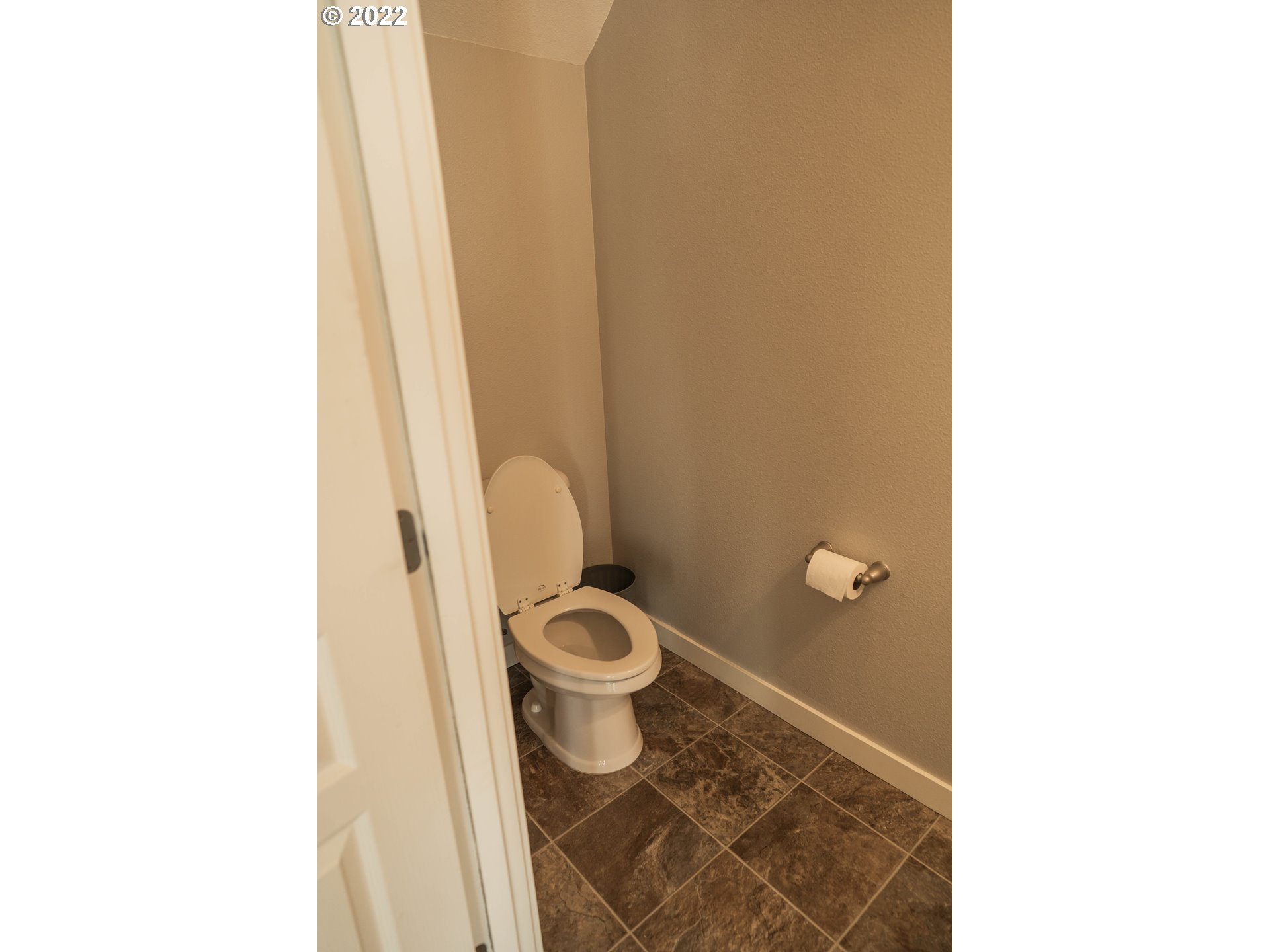 249 North 43rd Place Ridgefield, WA 98642 - Photo 7 of 32 a bathroom with a toilet and a shower