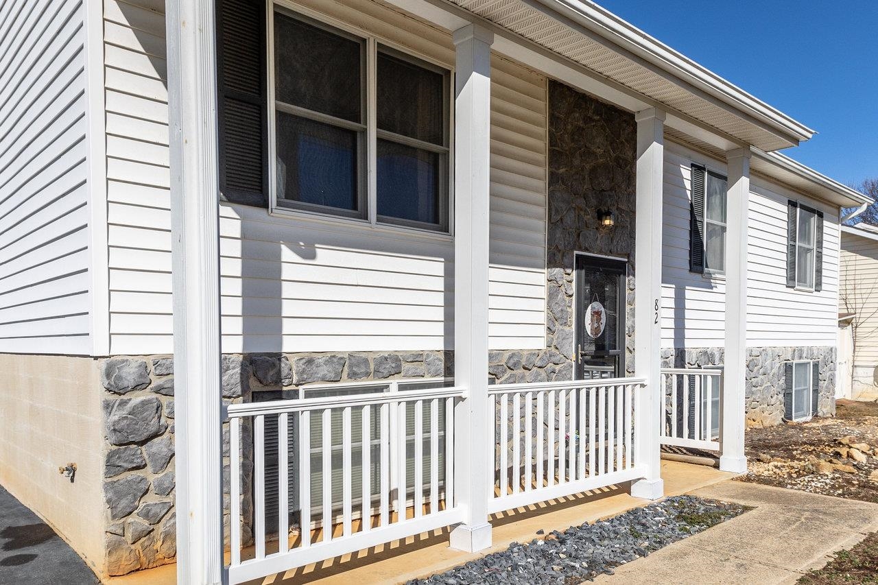 82 Ox Road Waynesboro, VA 22980 - Photo 3 of 37 Gallery Image 3