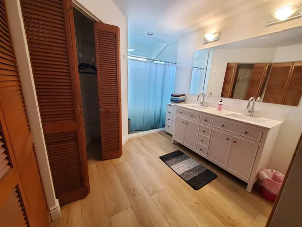 a view of a livingroom with furniture and windows