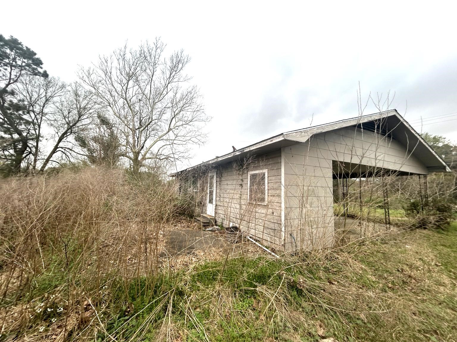 9122 Tulane Road Orange, TX 77630 - Photo 13 of 17 a backyard of a house with large trees
