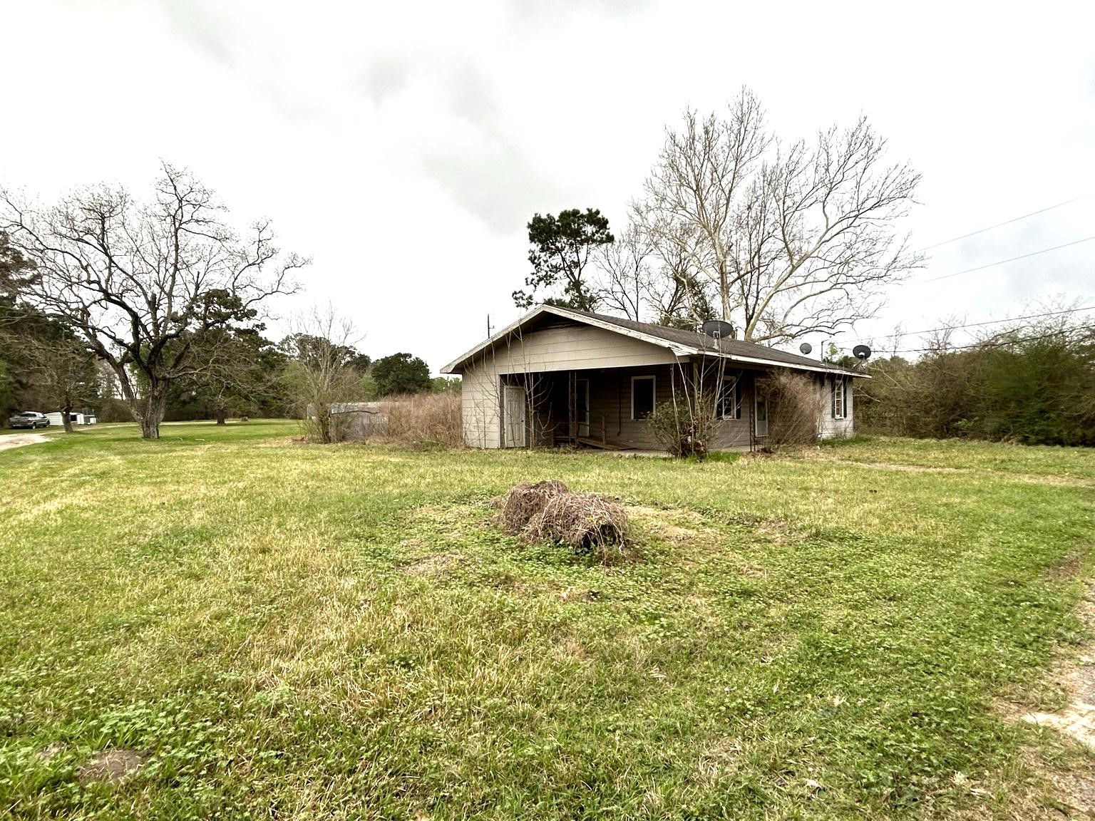 9122 Tulane Road Orange, TX 77630 - Photo 17 of 17 a front view of a house with garden