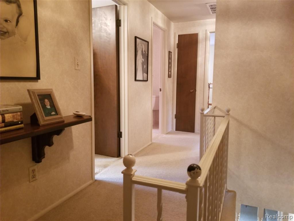 16146 Riverside Street Livonia, MI 48154 - Photo 12 of 26 Gallery Image 12