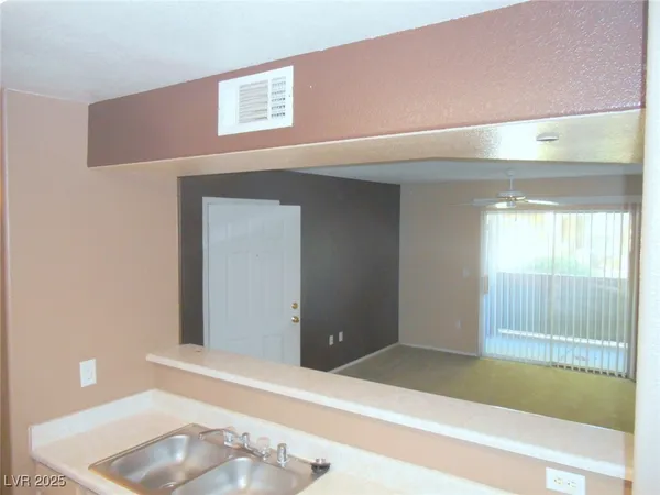 $1,250 | 555 East Silverado Ranch Boulevard, Unit 1073, Las Vegas, NV 89183