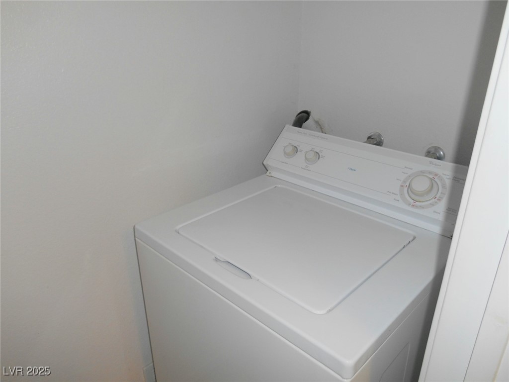 555 East Silverado Ranch Boulevard, Unit 1073 Las Vegas, NV 89183 - Photo 14 of 21 Laundry area with washer / clothes dryer
