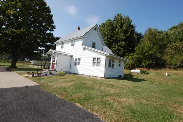 $650,000 | 18525 County Road East, Richland Center, WI 53581