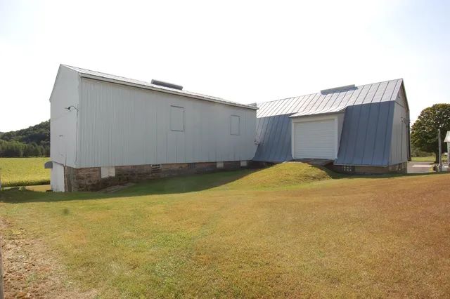 $650,000 | 18525 County Road East, Richland Center, WI 53581