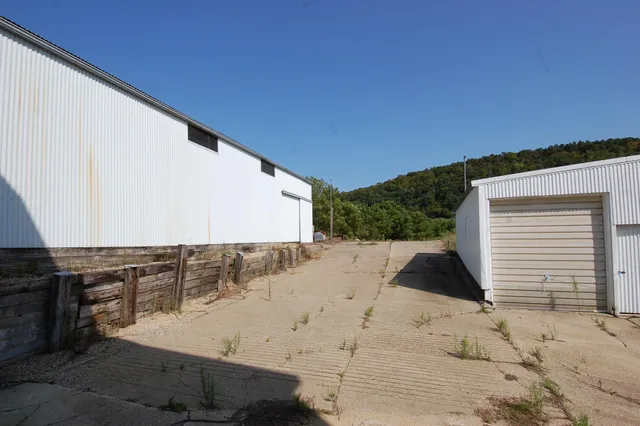 $650,000 | 18525 County Road East, Richland Center, WI 53581