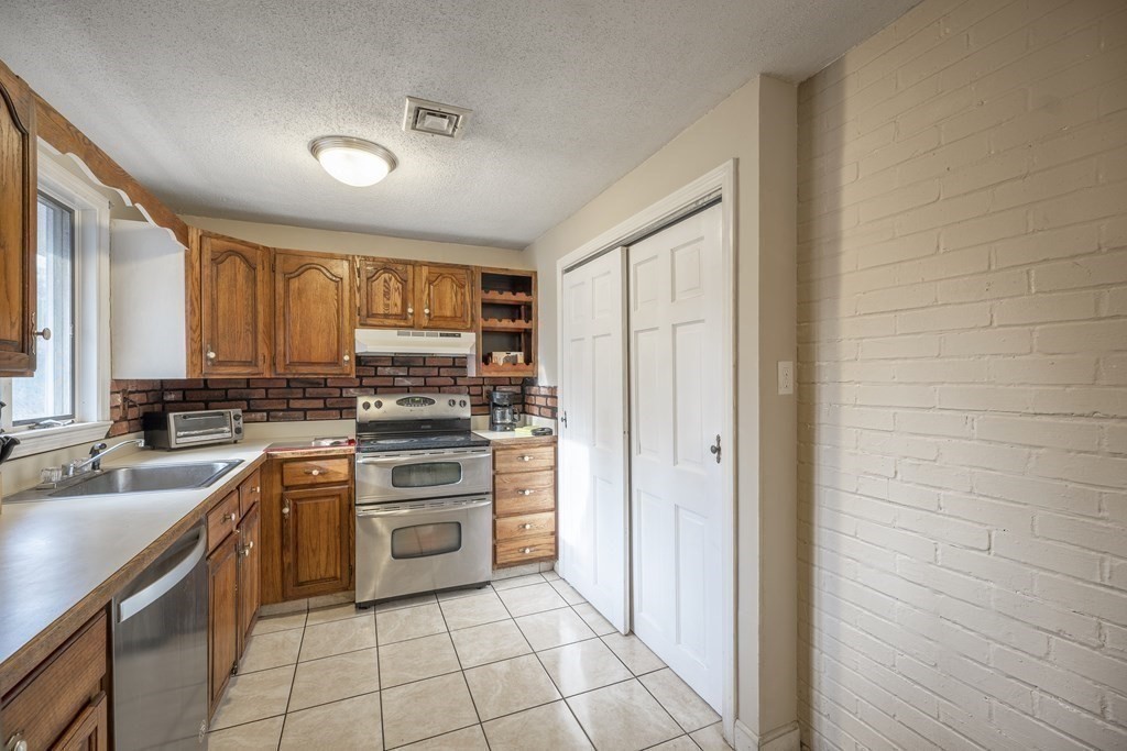 32 McDevitt Road Randolph, MA 02368 - Photo 11 of 17 Gallery Image 11