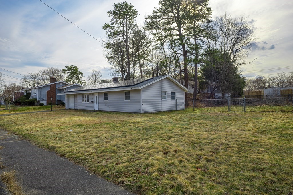 32 McDevitt Road Randolph, MA 02368 - Photo 3 of 17 Gallery Image 3