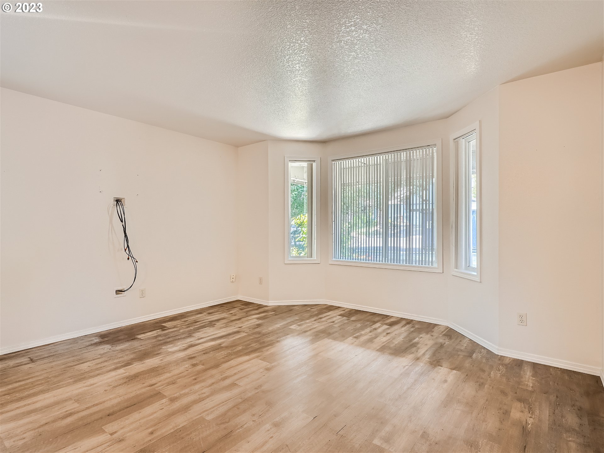 3922 R Street Washougal, WA 98671 - Photo 5 of 30 Living Room