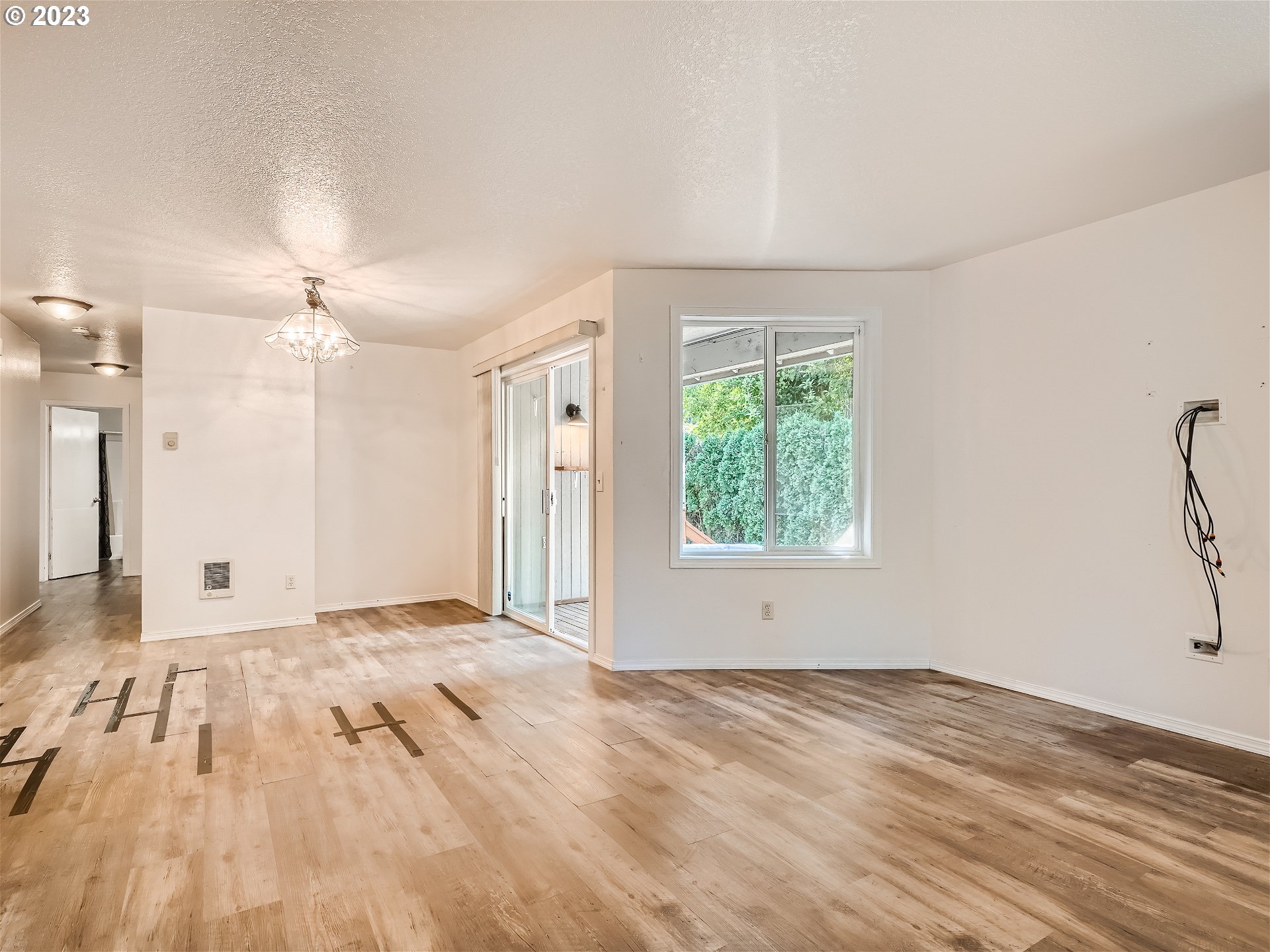 3922 R Street Washougal, WA 98671 - Photo 7 of 30 Living Room/Dining Room
