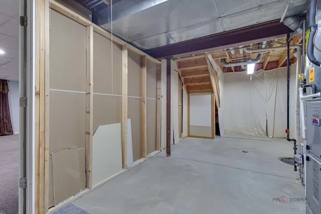 a view of a room with an empty space