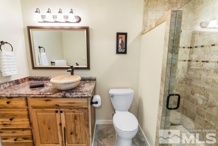 5155 Pasture View Road Reno, NV 89510 - Photo 11 of 21 a bathroom with a toilet sink vanity granite and mirror