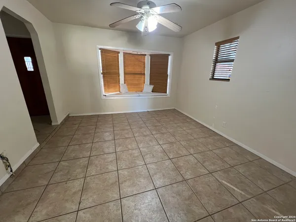 $1,450 | 208 Michelle Drive, Converse, TX 78109