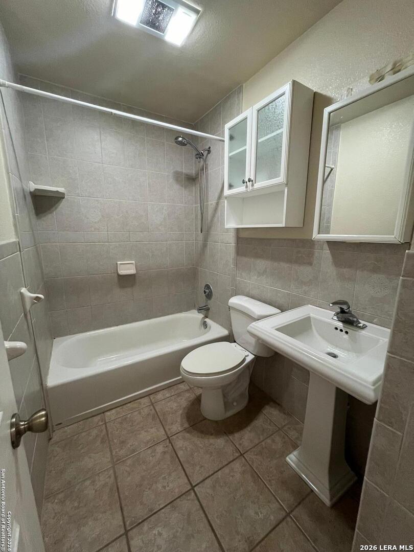 208 Michelle Drive Converse, TX 78109 - Photo 7 of 17