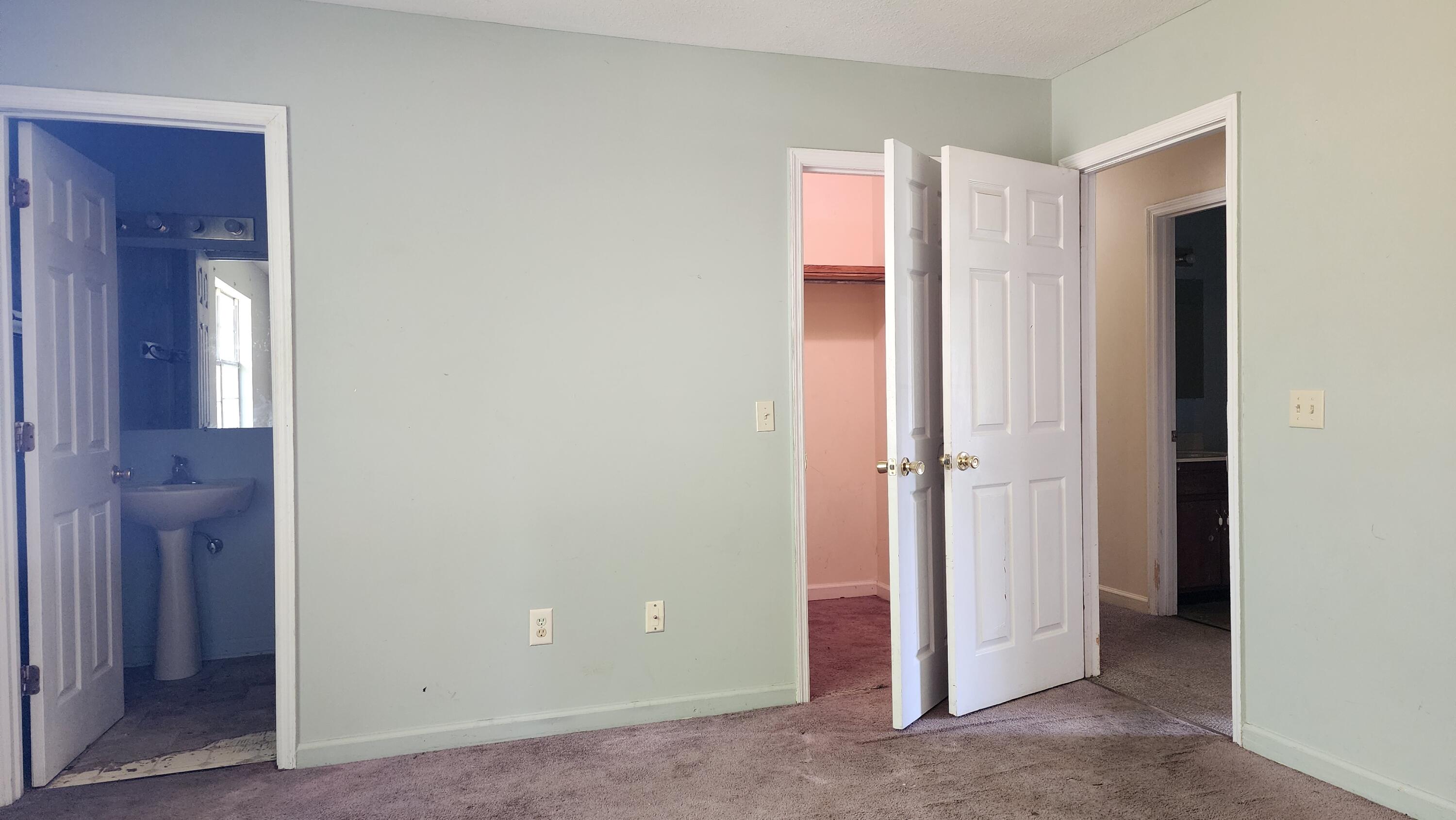 1806 Bennett Avenue Chattanooga, TN 37404 - Photo 16 of 27 Walk in closet, bathroom at primary
