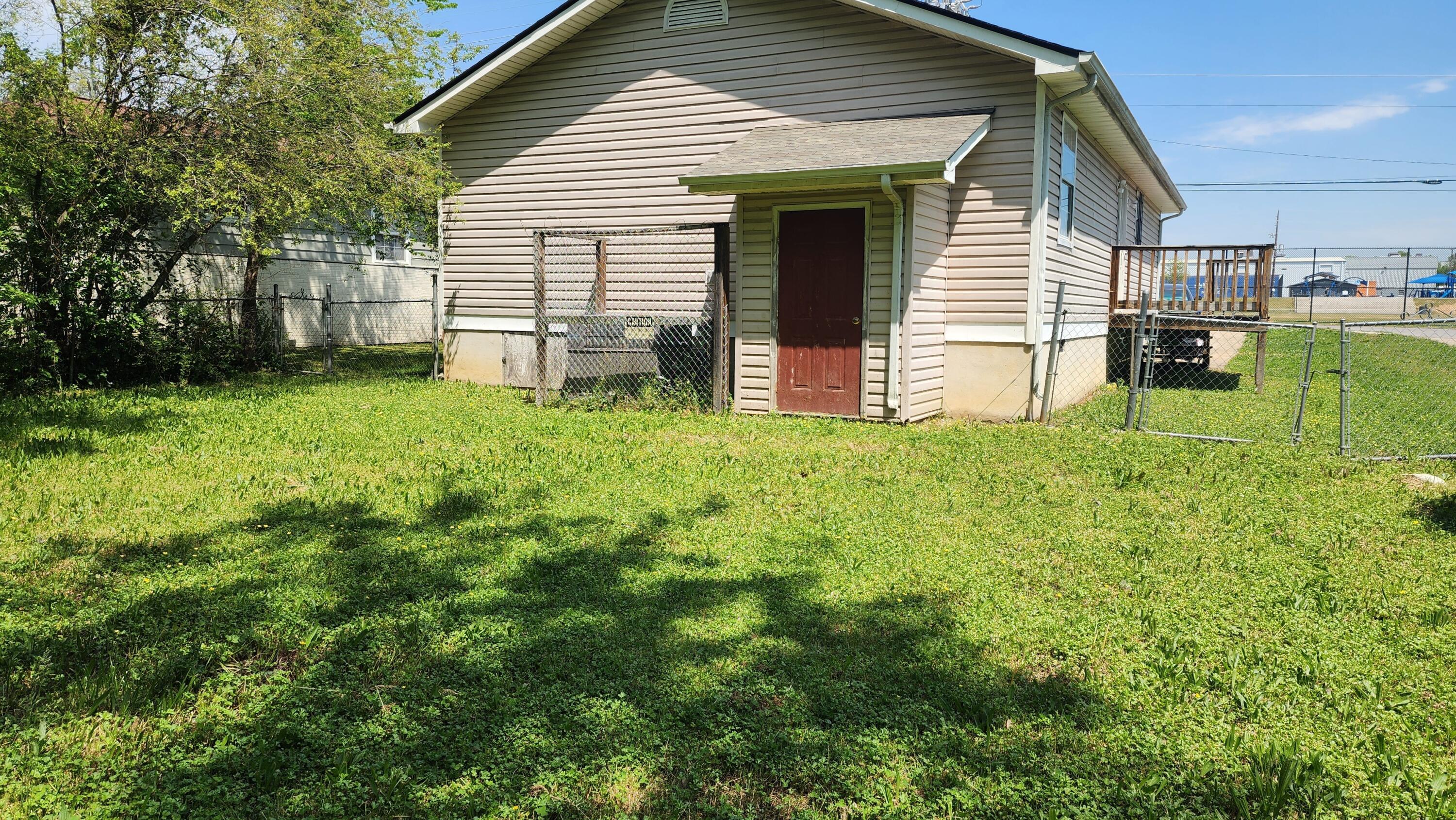 1806 Bennett Avenue Chattanooga, TN 37404 - Photo 8 of 27 Storage behind house