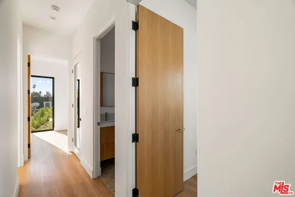 $4,995 | 3909 West Exposition Boulevard, Los Angeles, CA 90016