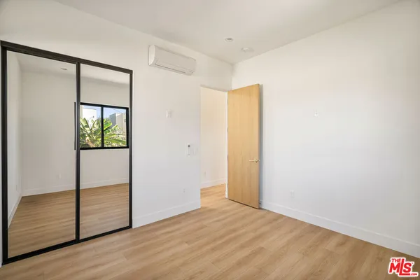 $4,995 | 3909 West Exposition Boulevard, Los Angeles, CA 90016