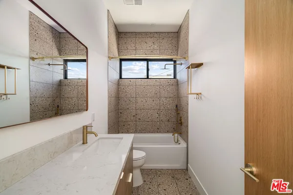 $4,995 | 3909 West Exposition Boulevard, Los Angeles, CA 90016