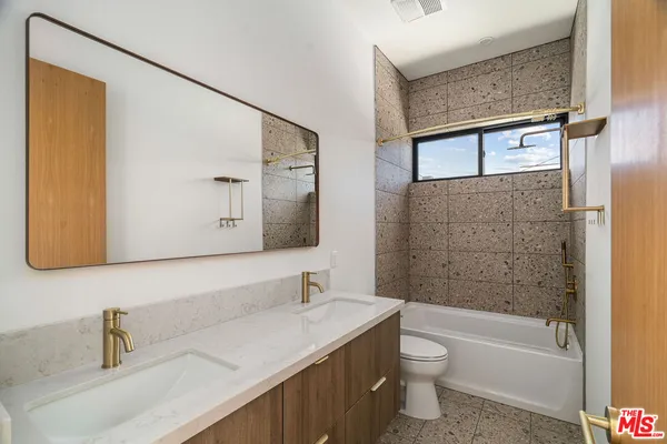 $4,995 | 3909 West Exposition Boulevard, Los Angeles, CA 90016