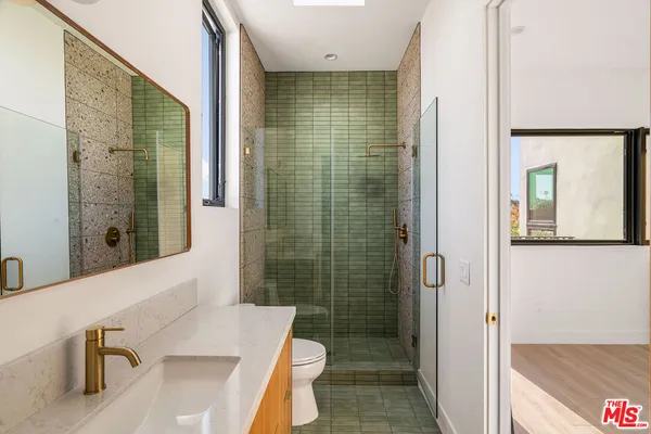 $4,995 | 3909 West Exposition Boulevard, Los Angeles, CA 90016