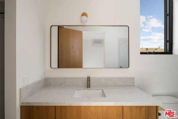 $4,995 | 3909 West Exposition Boulevard, Los Angeles, CA 90016