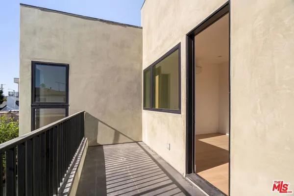 $4,995 | 3909 West Exposition Boulevard, Los Angeles, CA 90016