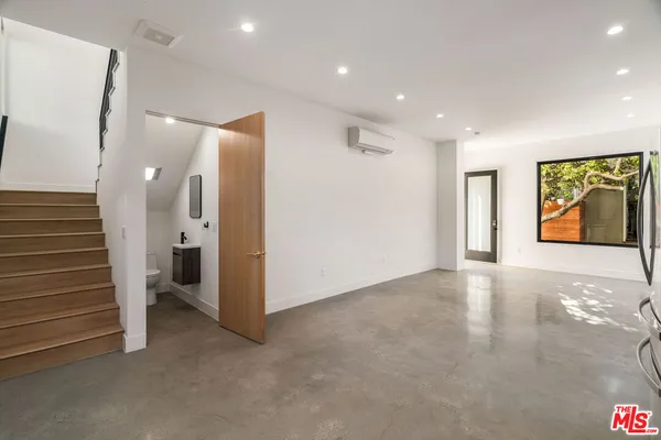 $4,995 | 3909 West Exposition Boulevard, Los Angeles, CA 90016